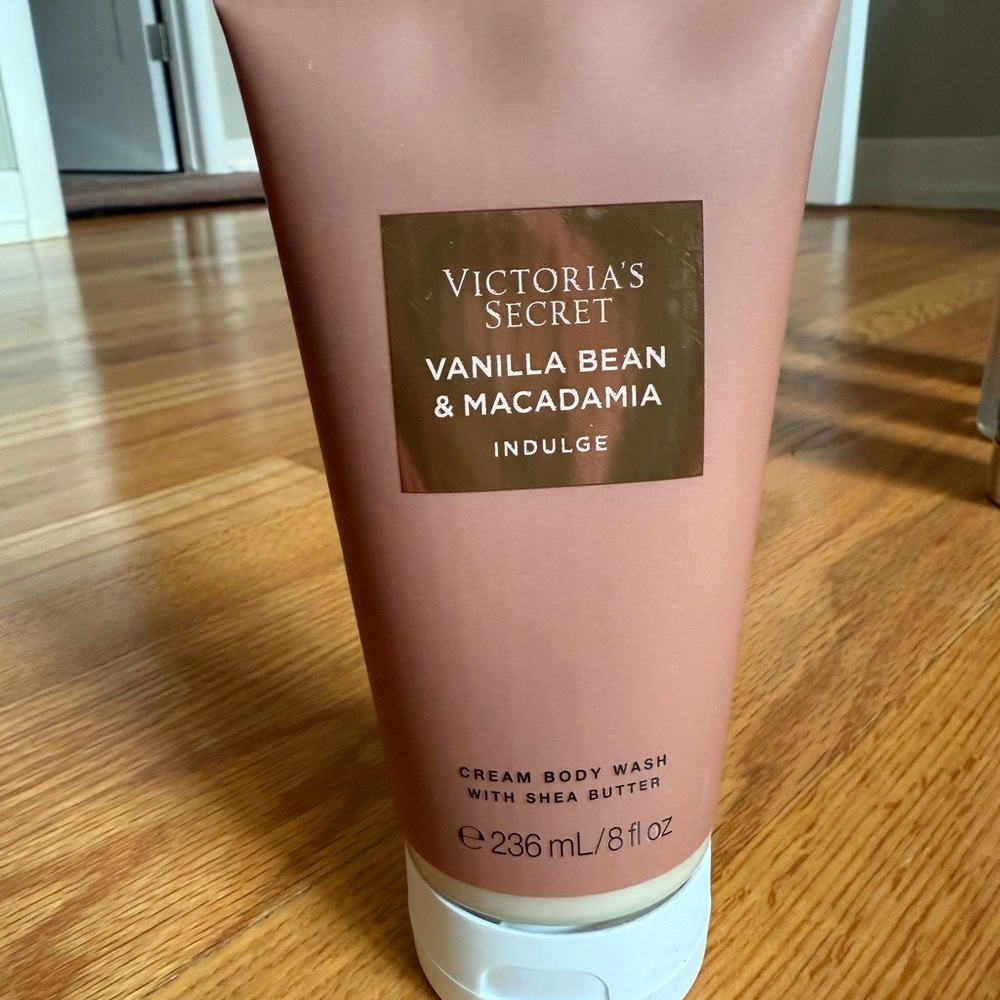 Victoria's Secret Vanilla Bean & Macadamia Cream Body Wash